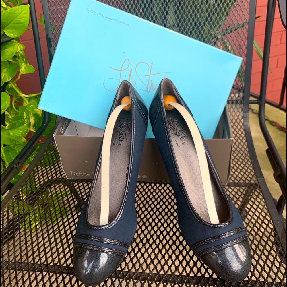 Life Stride, Navy/ Black Patent Accent Pumps, Sz 9
